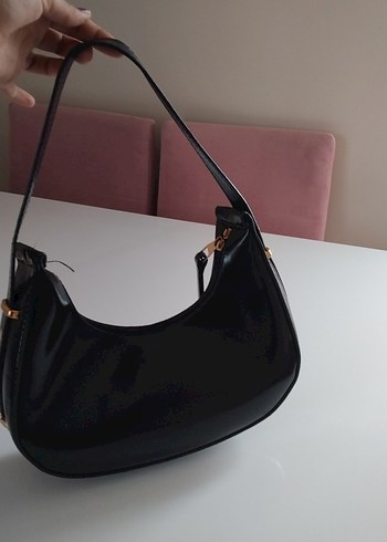 Siyah Deri Tokalı Minimalist Kadın Çantası - Görsel 3