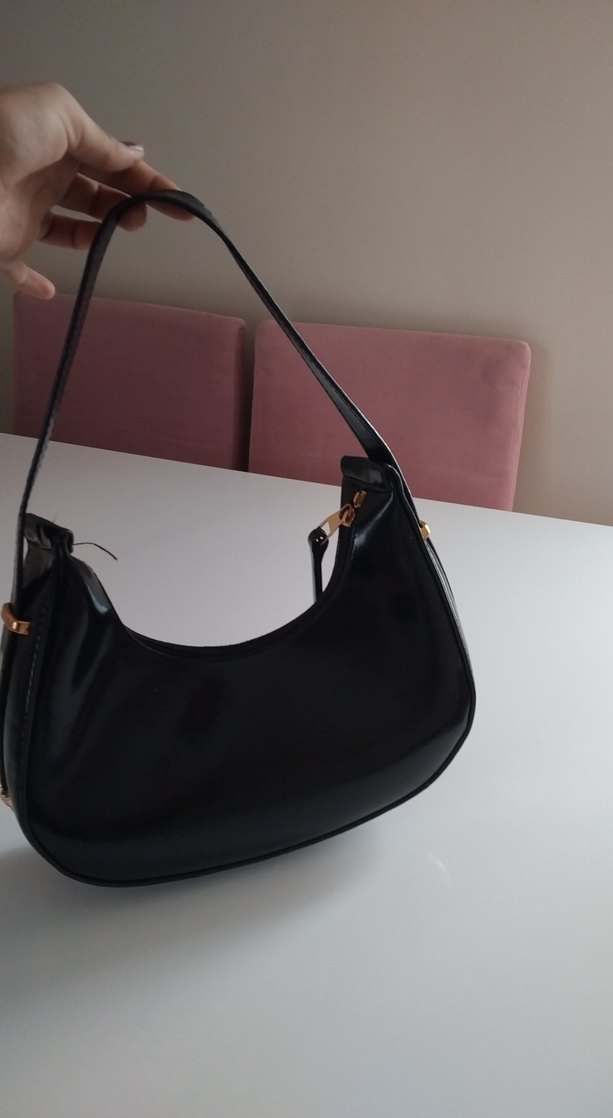 Siyah Deri Tokalı Minimalist Kadın Çantası - Görsel 3