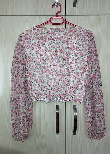 Pembe Çiçek Desenli V Yaka Bol Kesim Bluz - Görsel 2