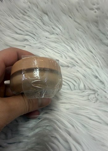 Essence Natural Matte Mousse Fondöten 02 - Görsel 3