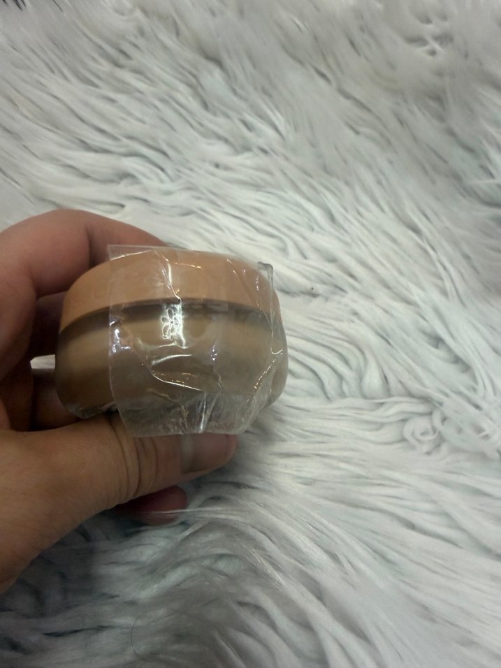 Essence Natural Matte Mousse Fondöten 02 - Görsel 3