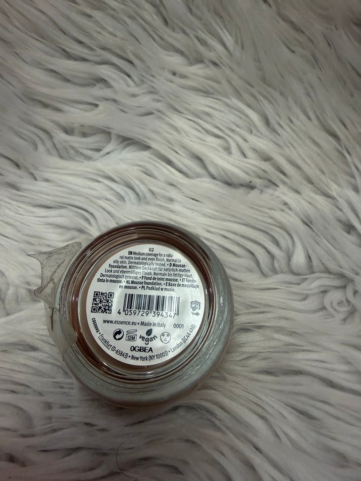 Essence Natural Matte Mousse Fondöten 02 - Görsel 4