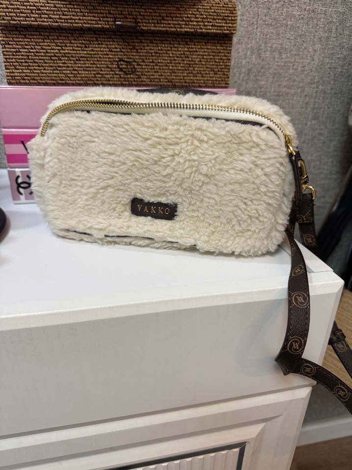 Vakko Beyaz Peluş Kadın Omuz Çantası - Görsel 3