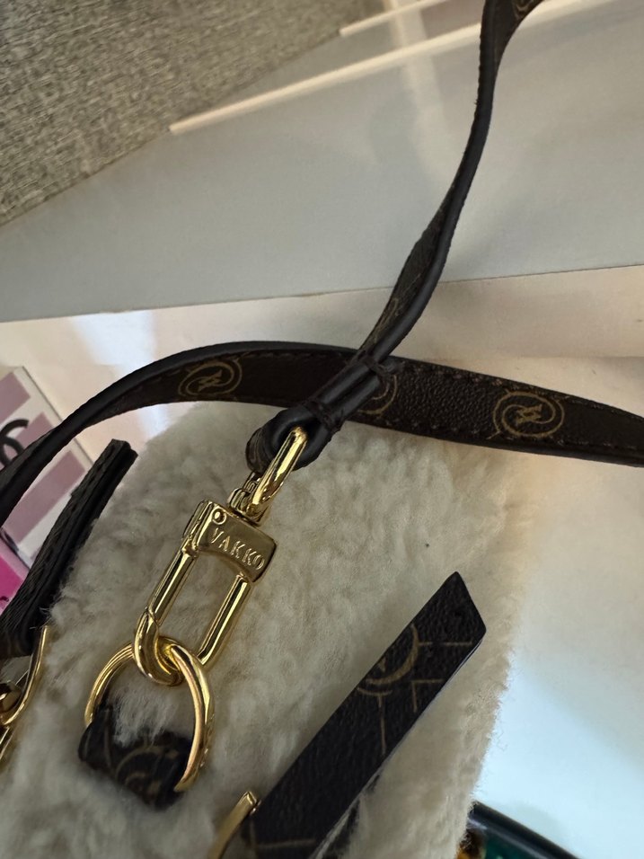 Vakko Beyaz Peluş Kadın Omuz Çantası - Görsel 5