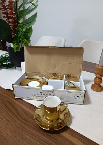 Parlak Altın Renkli 4'lü Kahve Fincan Seti - Görsel 2