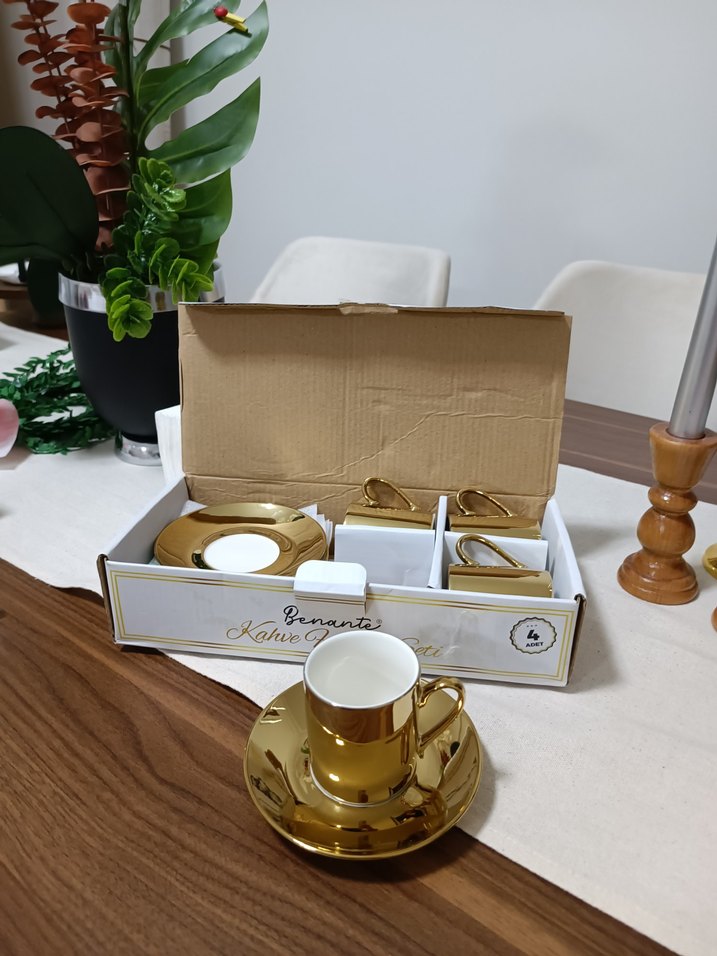 Parlak Altın Renkli 4'lü Kahve Fincan Seti - Görsel 2