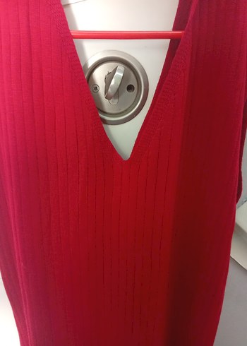 Kırmızı V Yaka Piliseli Uzun Elbise - Görsel 4