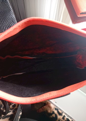 Turuncu Parlak Deri Kadın Çanta ve Cüzdan - Görsel 3