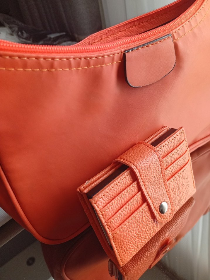 Turuncu Parlak Deri Kadın Çanta ve Cüzdan - Görsel 2