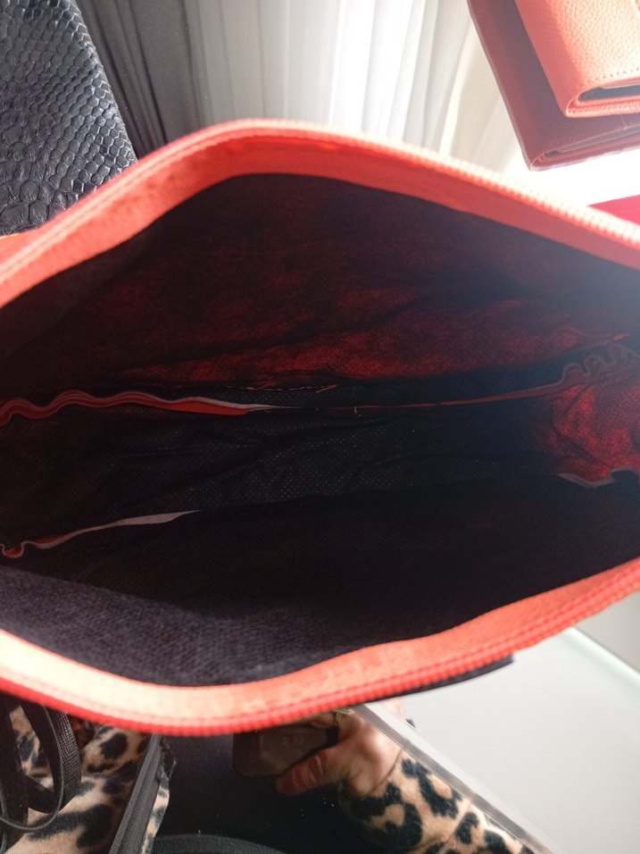 Turuncu Parlak Deri Kadın Çanta ve Cüzdan - Görsel 3