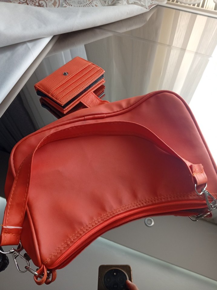 Turuncu Parlak Deri Kadın Çanta ve Cüzdan - Görsel 4