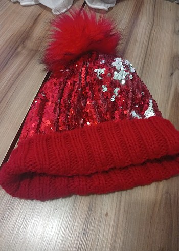 Kırmızı Payetli Kürklü Kadın Bere - Görsel 4