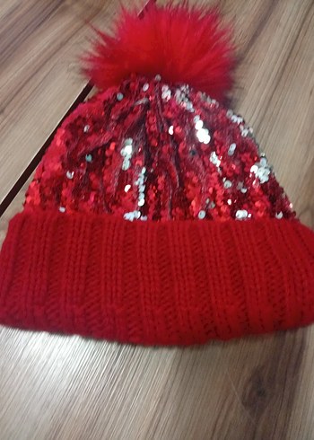 Kırmızı Payetli Kürklü Kadın Bere - Görsel 3