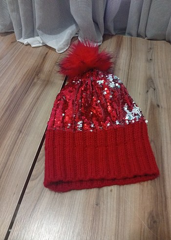 Kırmızı Payetli Kürklü Kadın Bere - Görsel 5