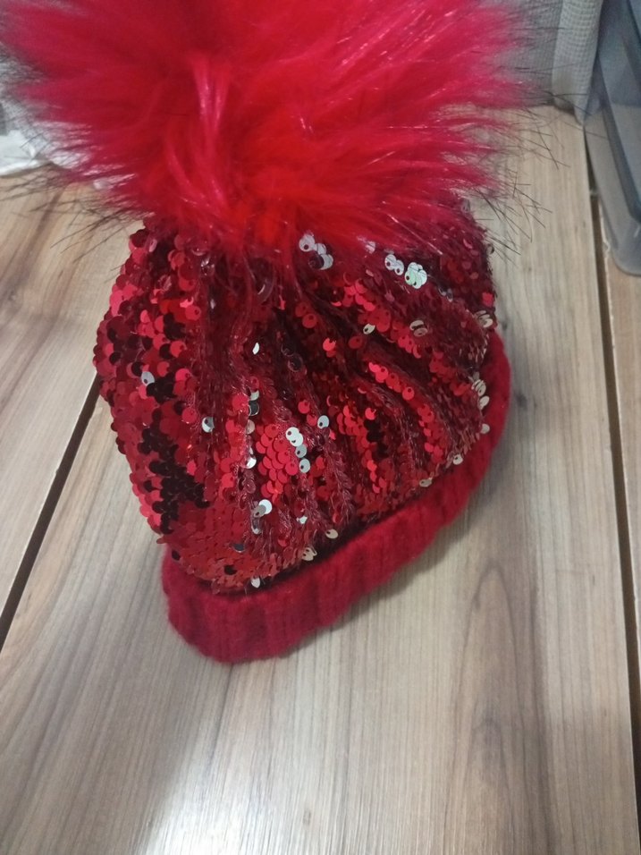 Kırmızı Payetli Kürklü Kadın Bere - Görsel 2