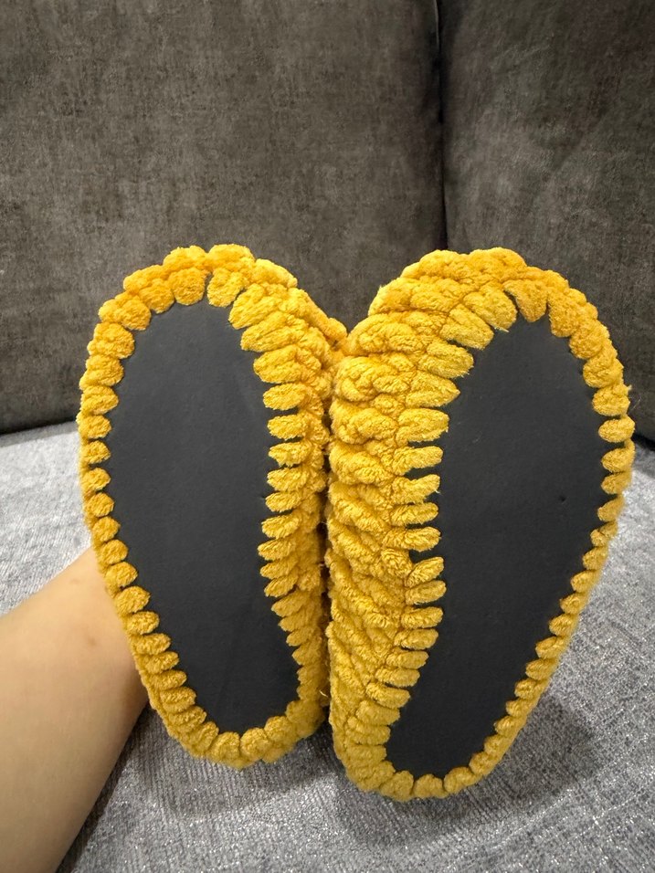 Çocuk Sarı Örgü Yün Ev Botu - Görsel 4