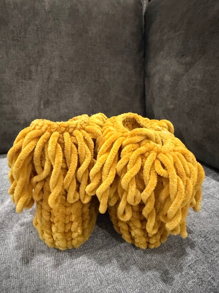 Çocuk Sarı Örgü Yün Ev Botu - Görsel 3