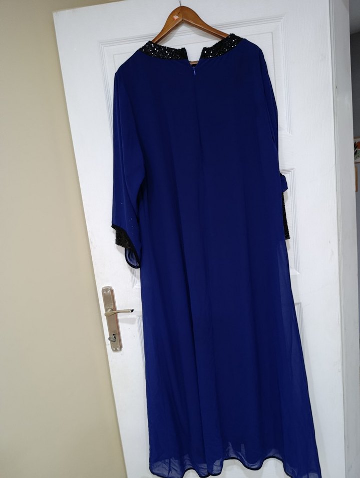 Uzun Kollu Mavi Nakışlı Uzun Elbise - Görsel 4