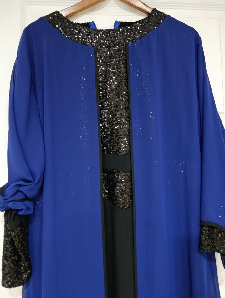 Uzun Kollu Mavi Nakışlı Uzun Elbise - Görsel 2