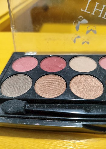 Çok Renkli Göz Farı Paletleri - Görsel 2