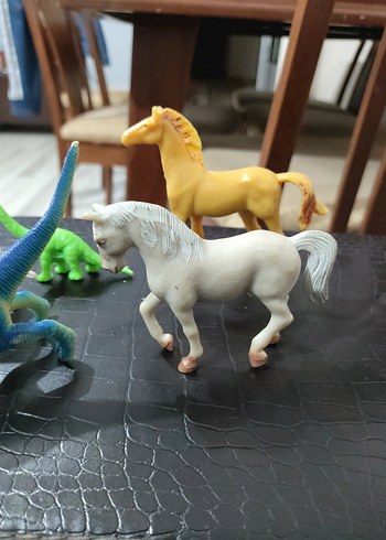Renkli Dinozor ve At Figürleri Seti - Görsel 3