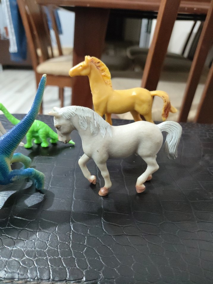 Renkli Dinozor ve At Figürleri Seti - Görsel 3