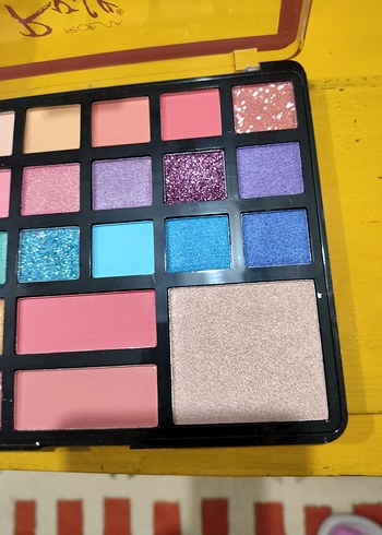 Çok Renkli Göz Farı Paleti - Görsel 3