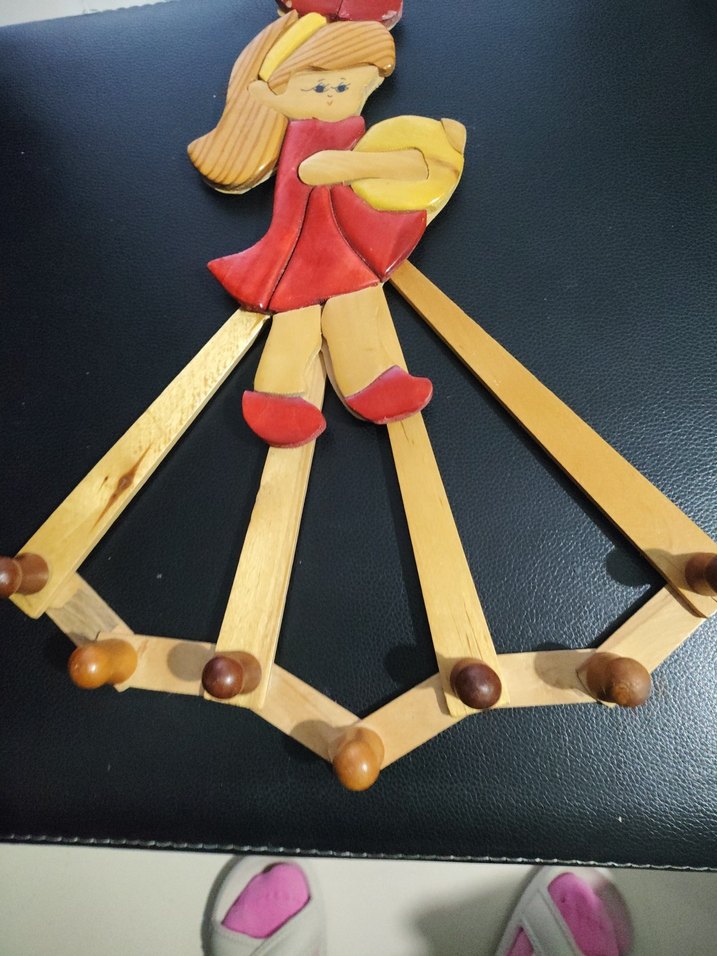 Renkli Ahşap Kız Figürlü Askılık - Görsel 3