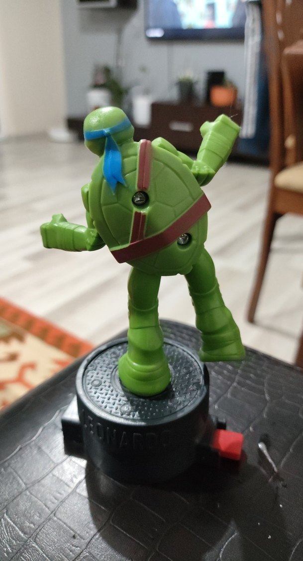 Kahverengi Kayışlı Yeşil Aksiyon Figürü
NİNJA KAPLUMBAĞA - Görsel 2