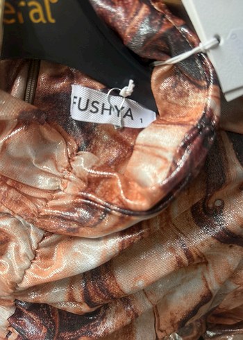 Drapeli Uzun Kahverengi Bağlama Desenli Elbise - Görsel 5