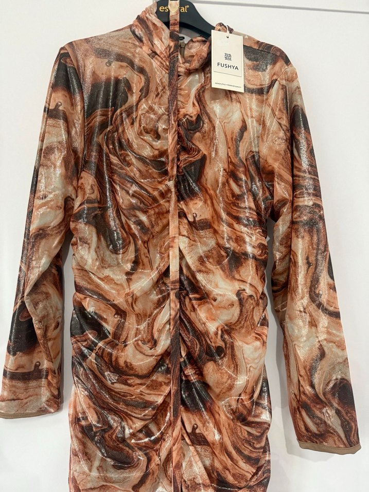 Drapeli Uzun Kahverengi Bağlama Desenli Elbise - Görsel 2