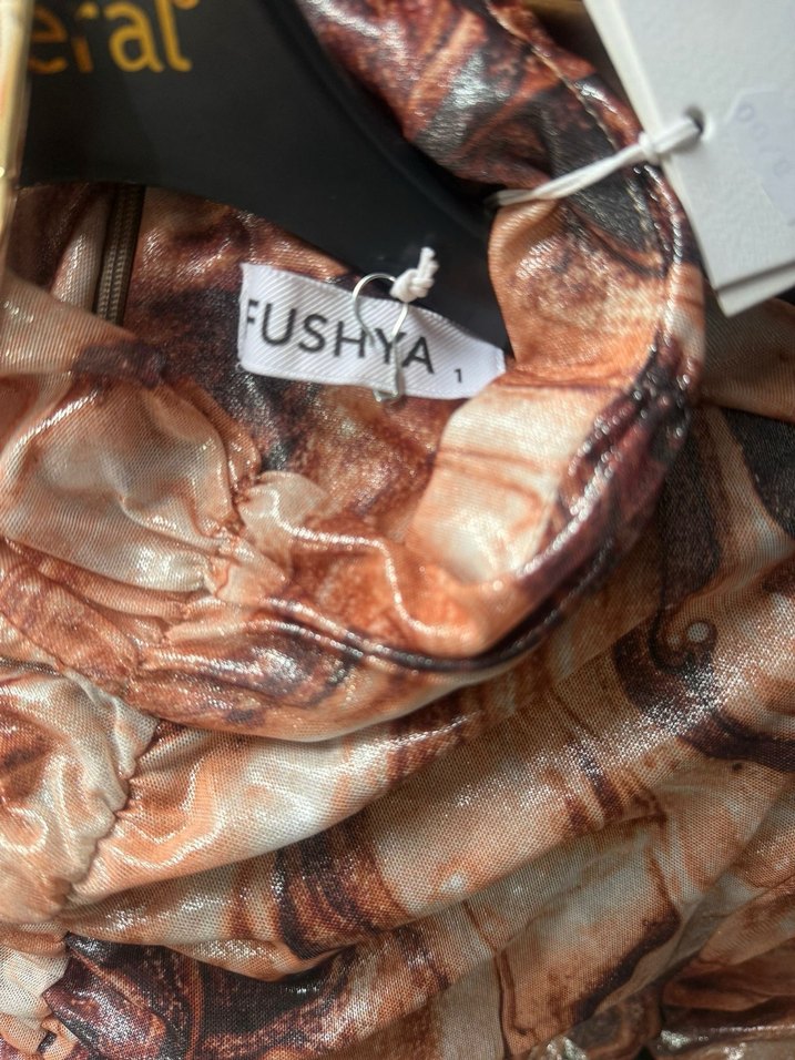 Drapeli Uzun Kahverengi Bağlama Desenli Elbise - Görsel 5