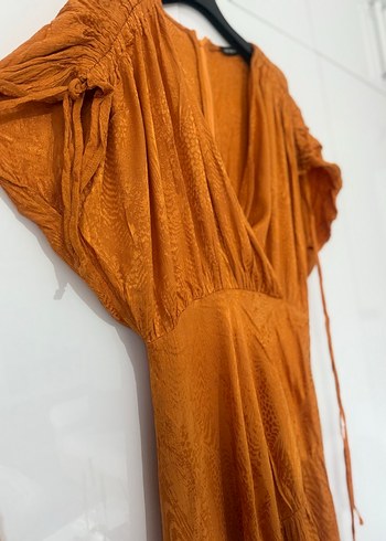 Drapeli V Yaka Kahverengi Uzun Keten Elbise - Görsel 2