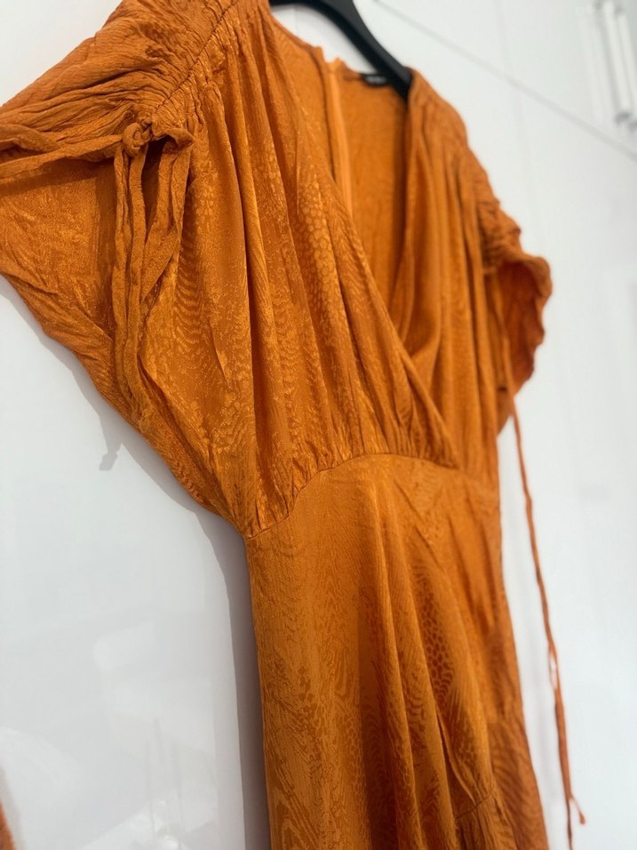 Drapeli V Yaka Kahverengi Uzun Keten Elbise - Görsel 2