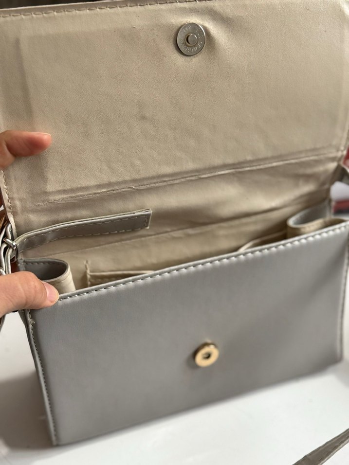 Gri Zincir Detaylı Deri Kadın Çanta - Görsel 4