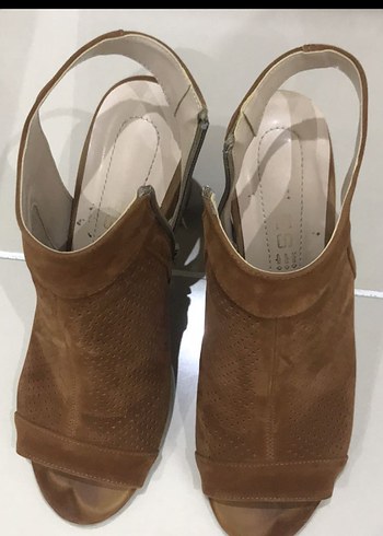 Bej Süet Kadın Tokalı Blok Topuklu Sandalet - Görsel 3