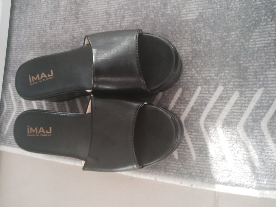 Siyah Dolgu Topuklu Kadın Sandalet - Görsel 2