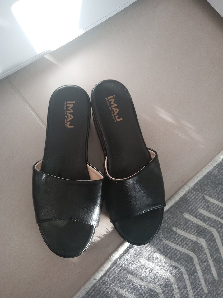 Siyah Dolgu Topuklu Kadın Sandalet - Görsel 3