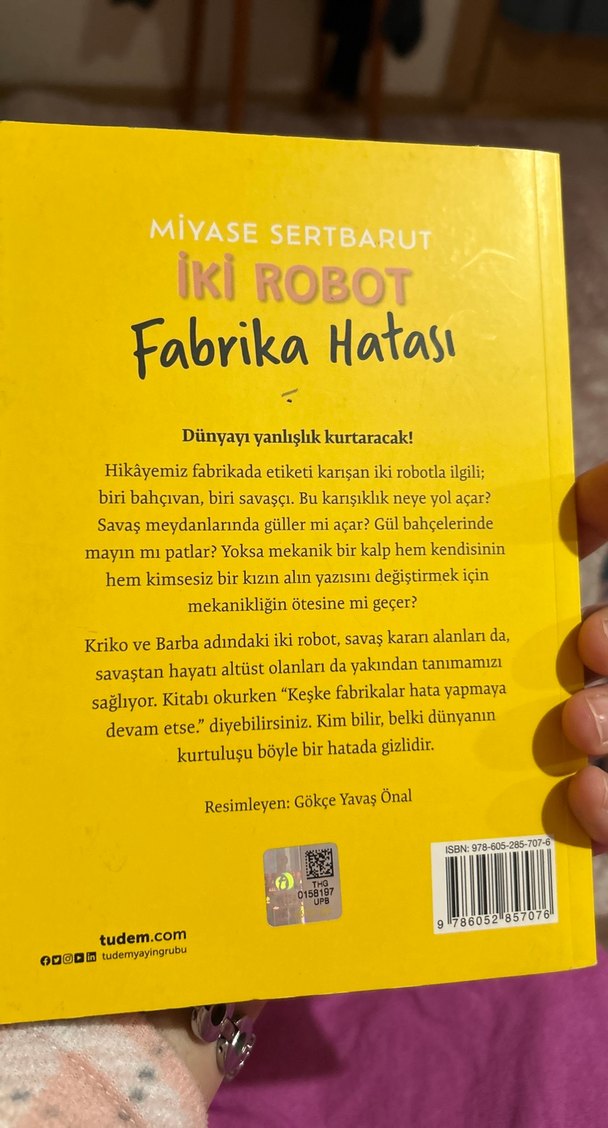 İki Robot: Fabrika Hatası - Miyase Sertbarut - Görsel 2