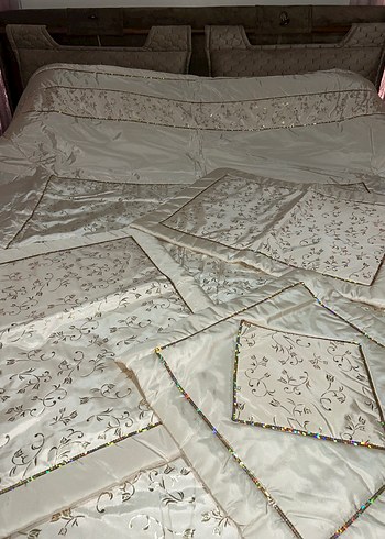 İşlemeli Beyaz Parlak Yatak Örtüsü - Görsel 10