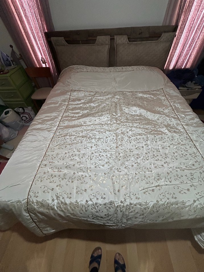 İşlemeli Beyaz Parlak Yatak Örtüsü - Görsel 4