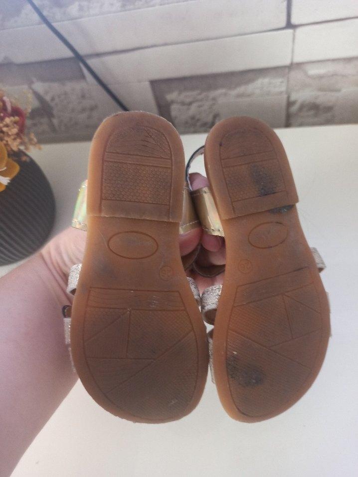 Kelebek Süslemeli Kız Çocuk Sandalet - Görsel 4