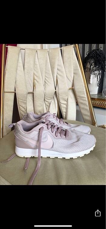 36,5 Beden ten rengi Renk Orijinal Nike MD Runner2