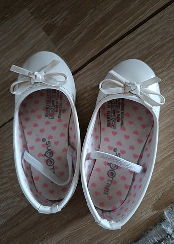 Fiyonklu Beyaz Kız Çocuk Babet - Görsel 3