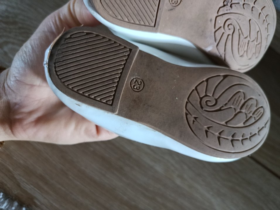 Fiyonklu Beyaz Kız Çocuk Babet - Görsel 4