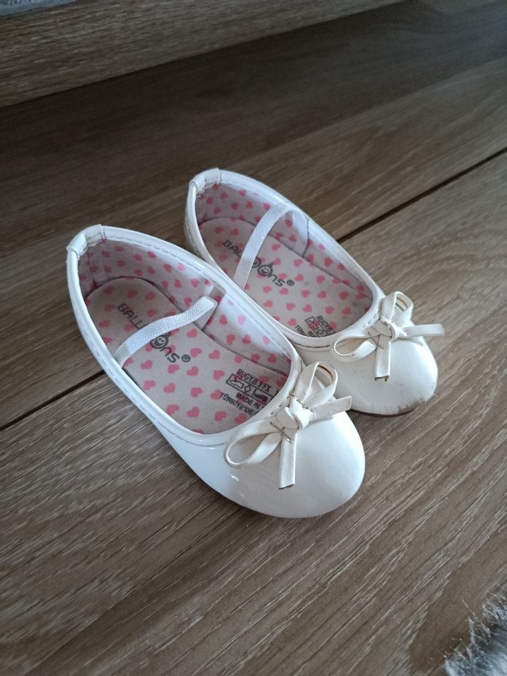 Fiyonklu Beyaz Kız Çocuk Babet - Görsel 5