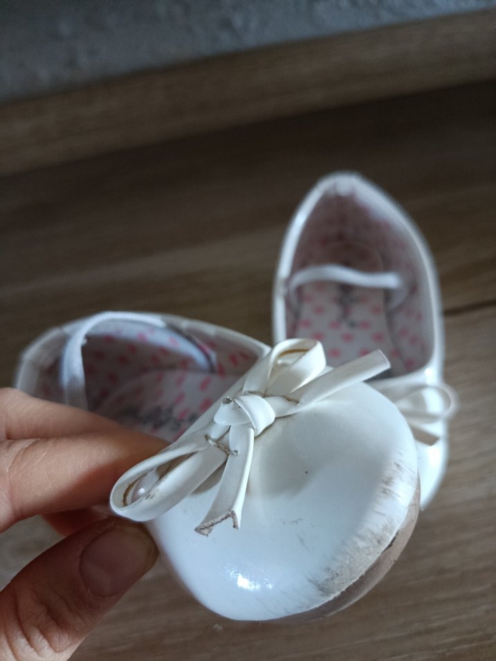 Fiyonklu Beyaz Kız Çocuk Babet - Görsel 2