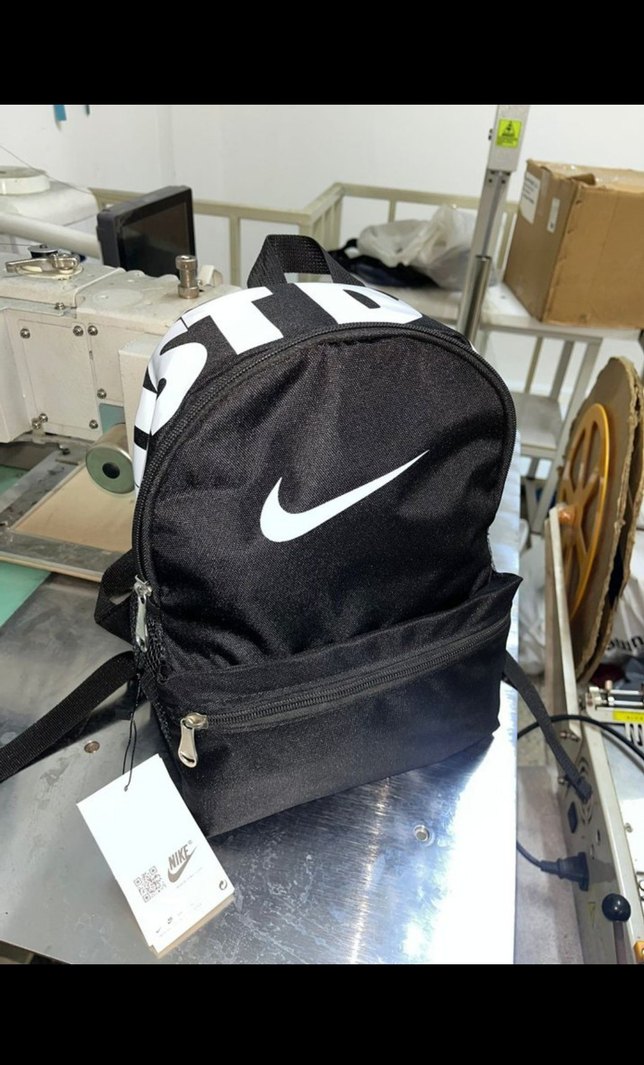 Parlak Siyah Çocuk Okul Çantası - Görsel 2