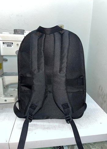 Siyah Minimalist Kadın Sırt Çantası - Görsel 4