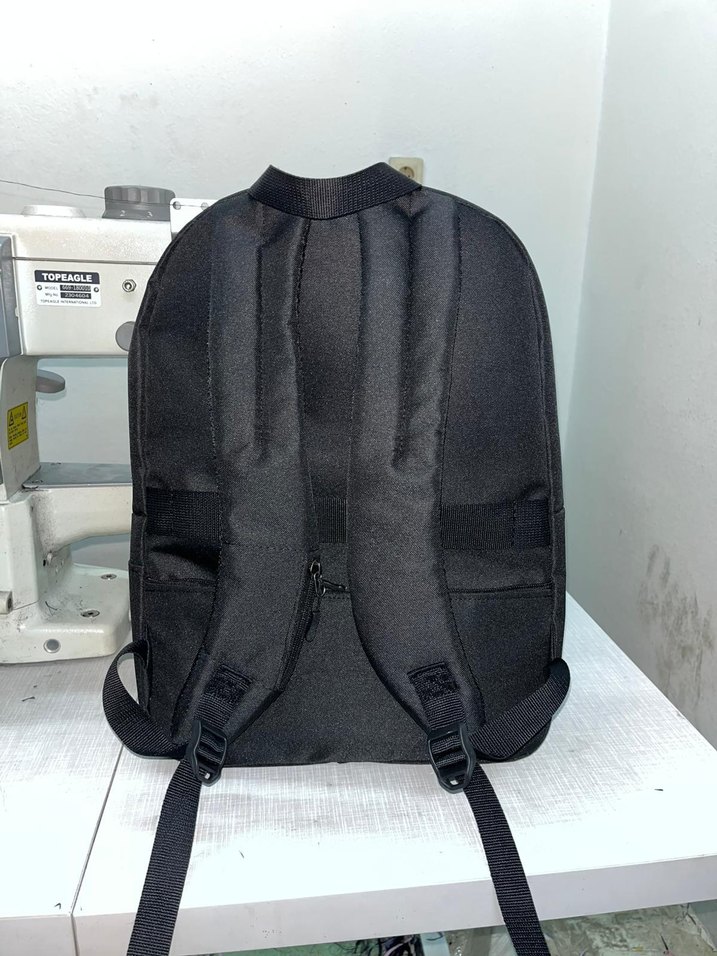 Siyah Minimalist Kadın Sırt Çantası - Görsel 4